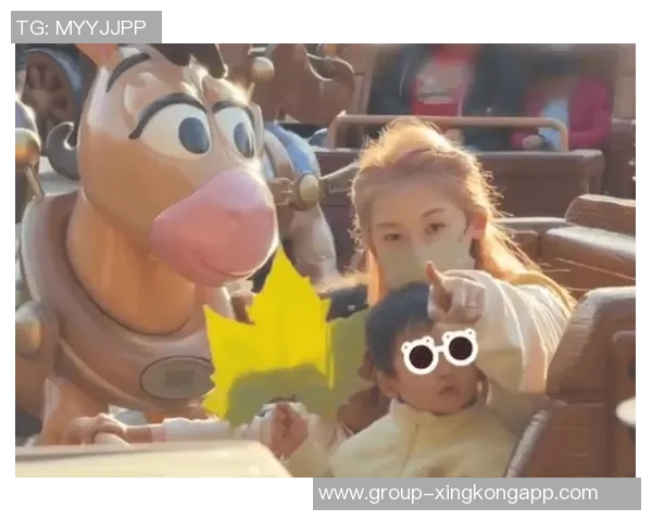 女友社媒分享与内维斯迪士尼乐园甜蜜游玩瞬间引发热议