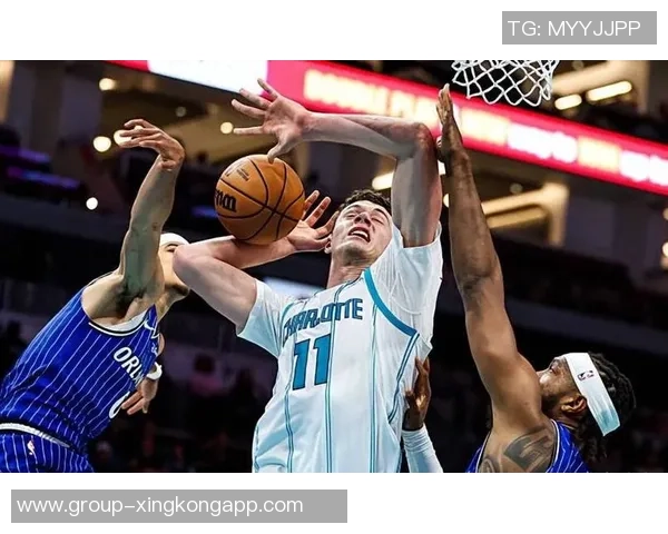 黄蜂34号秀卡尔克布伦纳表现亮眼6中4斩获11分7篮板2抢断1盖帽值得期待