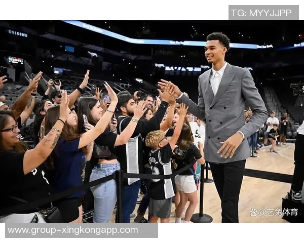 博班自曝身高2米24却仍需仰望文班亚马名记透露其身高接近2米31 博班自曝身高2米24却仍需仰望文班亚马名记透露其身高接近2米31